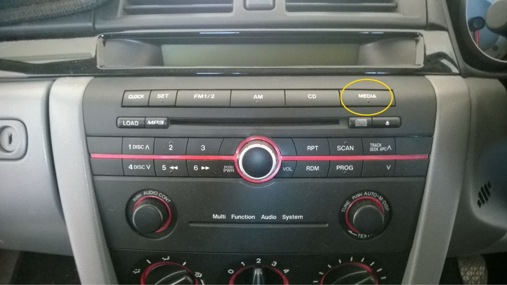 AUX кабел за мазда 3