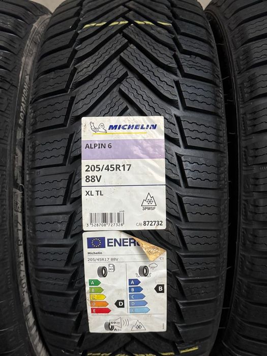 Vând 4 anvelope 205/45/17 Michelin de iarnă noi