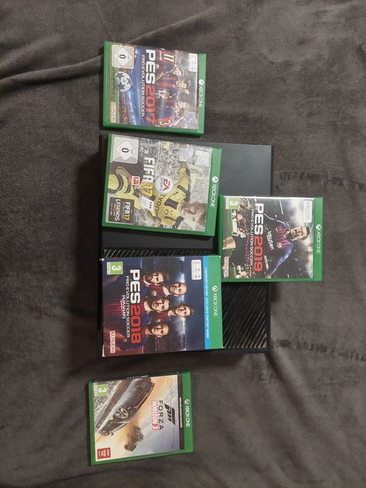 Xbox one,fără joystick,cu 5 jocuri