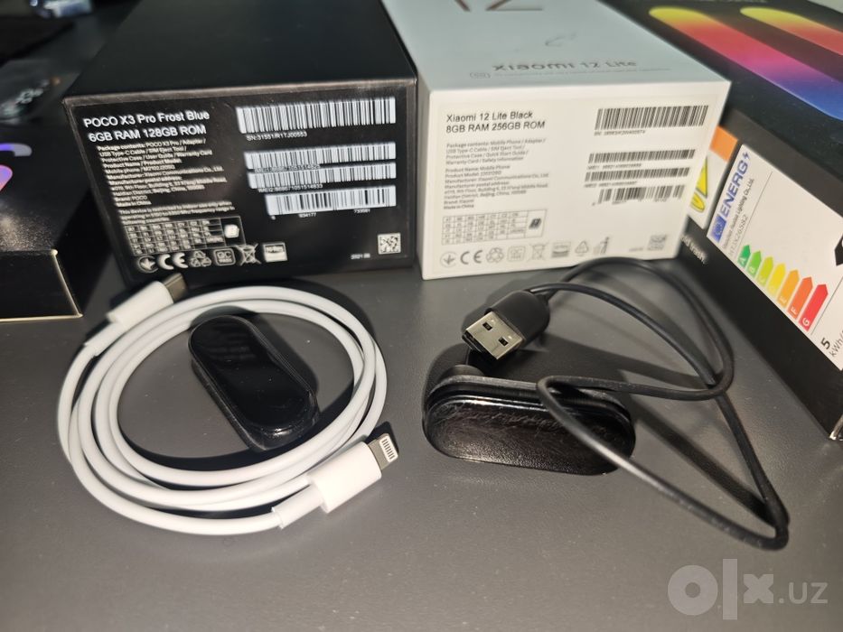 Продам комплект: RGB лампы, коробки Xiaomi/Poco, Mi Band 6 + аксессуар