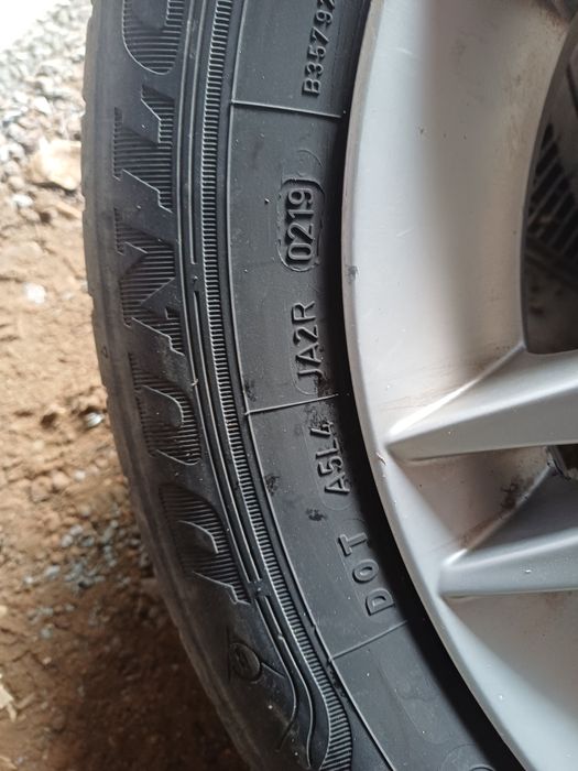 Jante + cauciucuri de vara  originale Seat R15  gama  vag