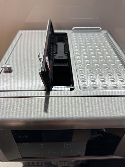 Vand espresor Delonghi PrimaDonna Avant