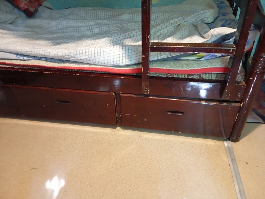 Двухъярусная кровать