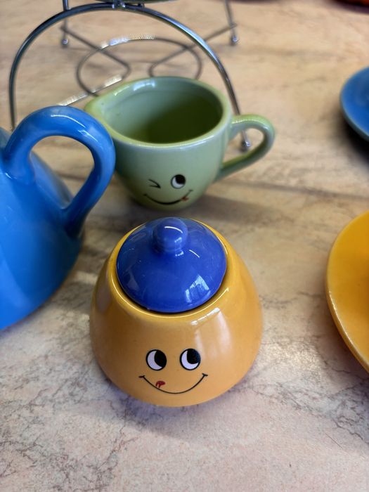 Детски порцеланов сервиз за чай със стойка