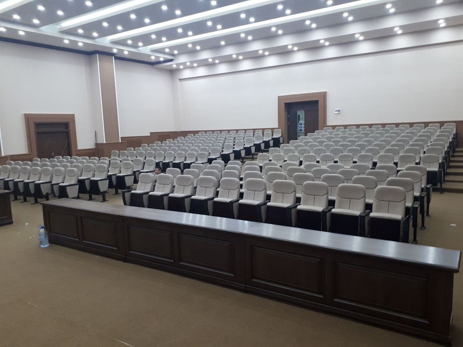 Teatr kreslolari - to'liq komplekt кресло для зрителей