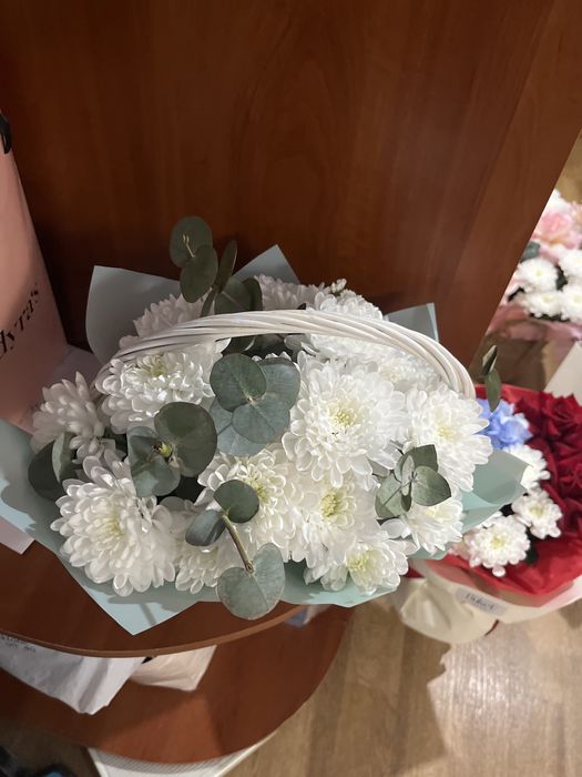 Корзина цветов белые цветы