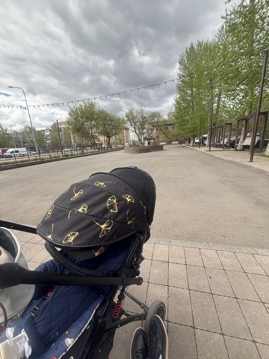 Срлчна продам коляску и стол для кормления