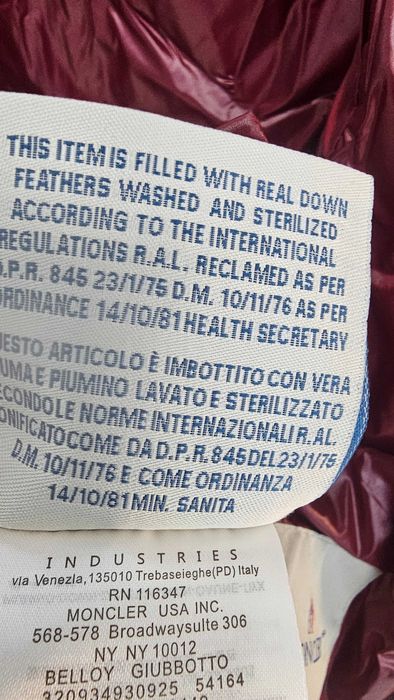 Geaca M o n c l e r  Model visiniu nr1 XS/S  puf de gasca OFERTA