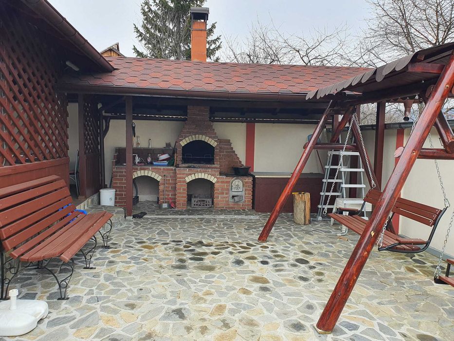 Pensiune D+P+M si anexe, teren 613 mp in Calimanesti -Jiblea