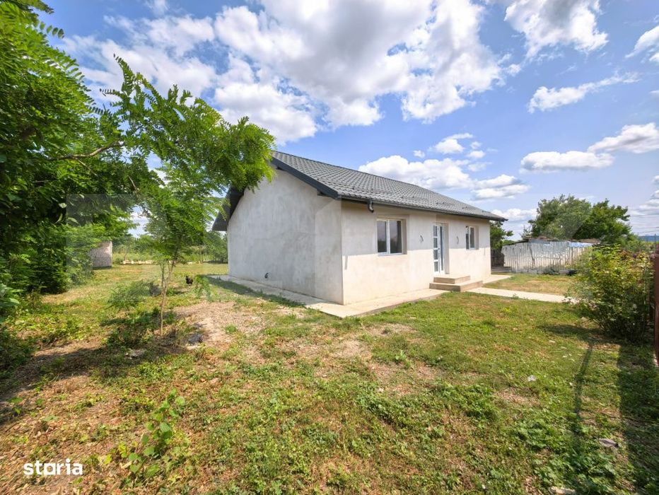 Casa parter de vanzare, 67 mp utili, teren 500 mp, front stradal, zona