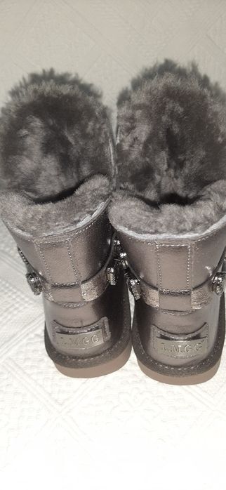 Cizme noi model UGG  marimea 36 int 22 cm