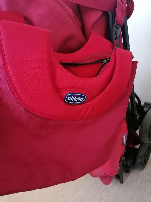 Vând cărucior de copil și geanta
