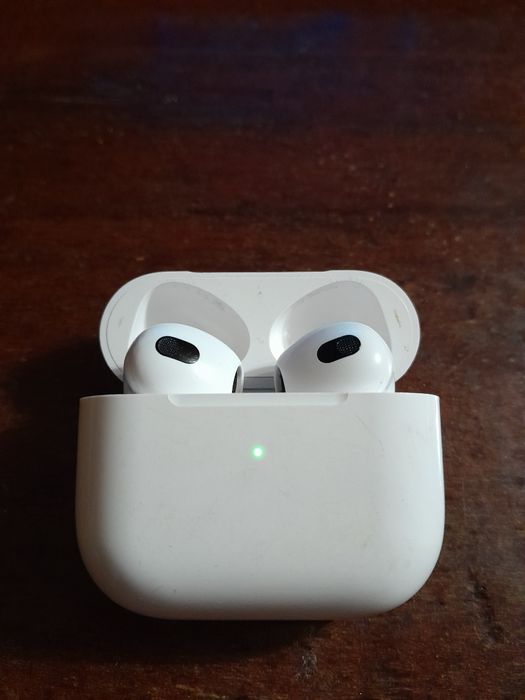 Беспроводные наушники с кейсом