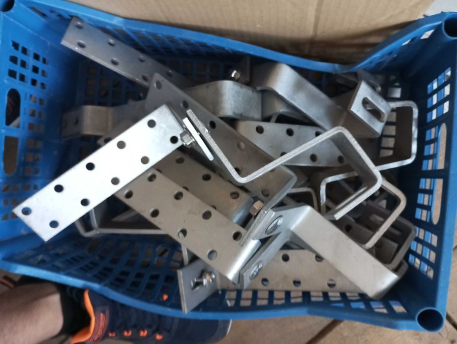 Carlig fixare pentru acoperis din tigla ceramica panouri fotovoltaice