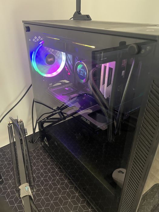 Setup Gaming 540hz Ryzen 7800x3D RTX 5070