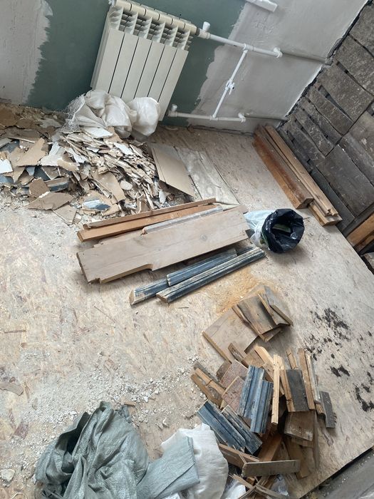 Доски, кафель, строй.мусор даром