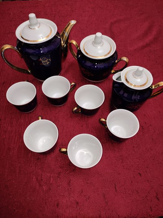 Кофейный сервиз и две варенницы