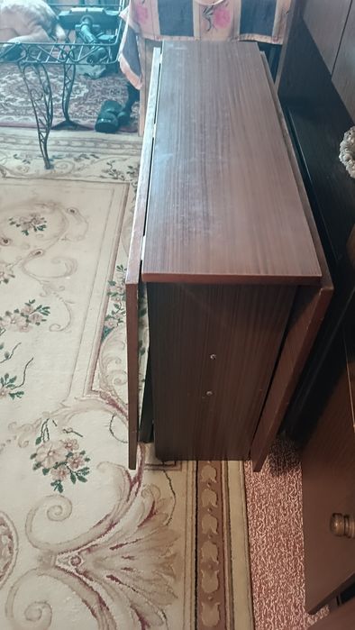 Продаётся стол книжка.