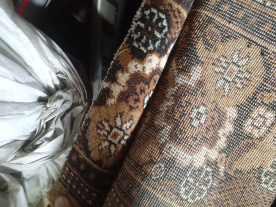 Продам ковры и паласы б/у 5000 тенге