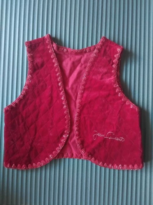 Оригинален кадифен елек за момиче за 125 см. ръст.