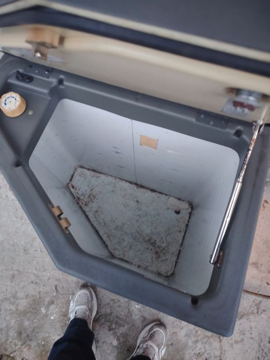 Хладилник на 12v/24v компресорен