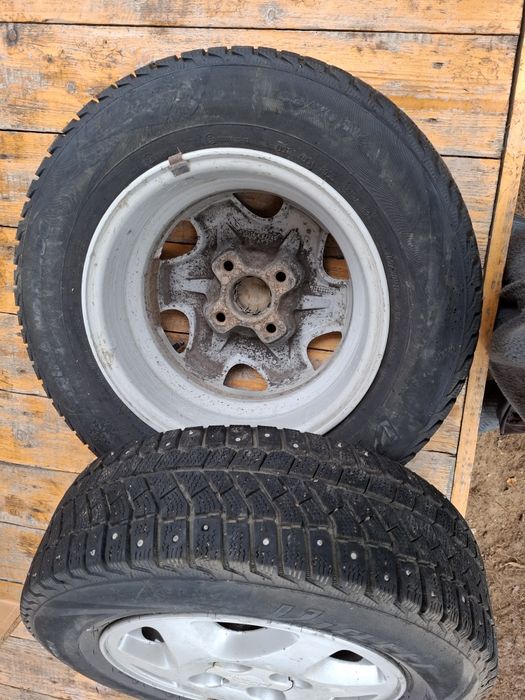 Продам Шины с дисками на Nissan R14