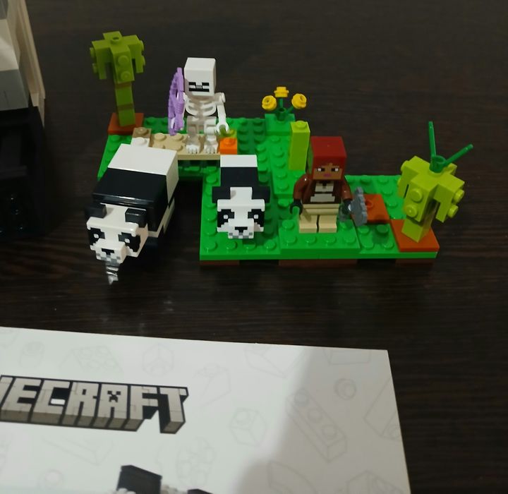 LEGO The Panda Haven 21245 Minecraft