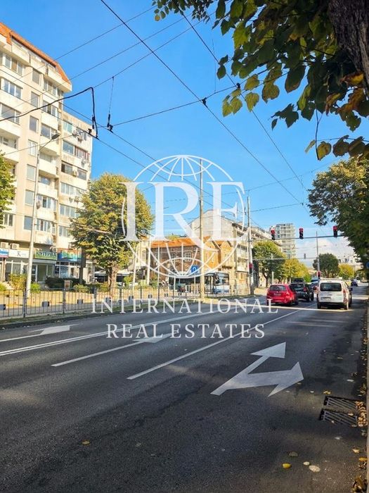 Продава се Тристаен апартамент в Варна, Център - 80 кв.м за 2500 €/кв.м - Снимка #9