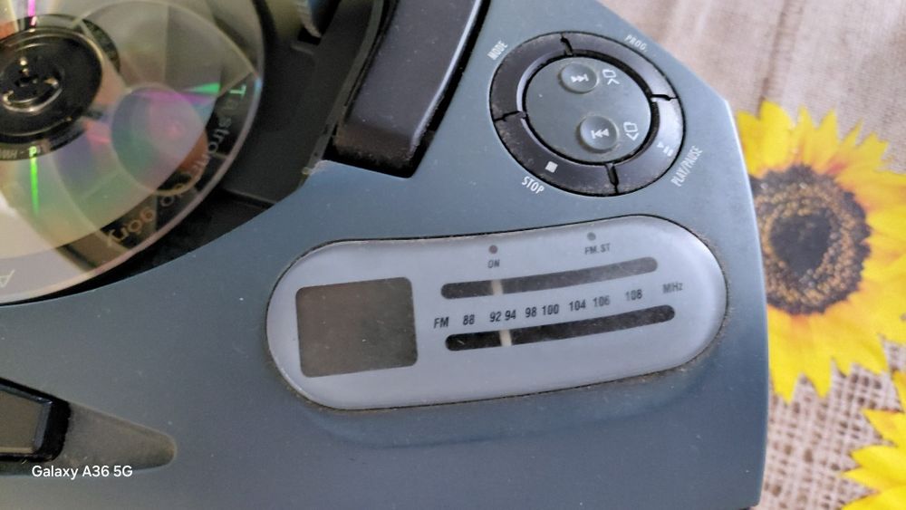 Vând radio casetă CD