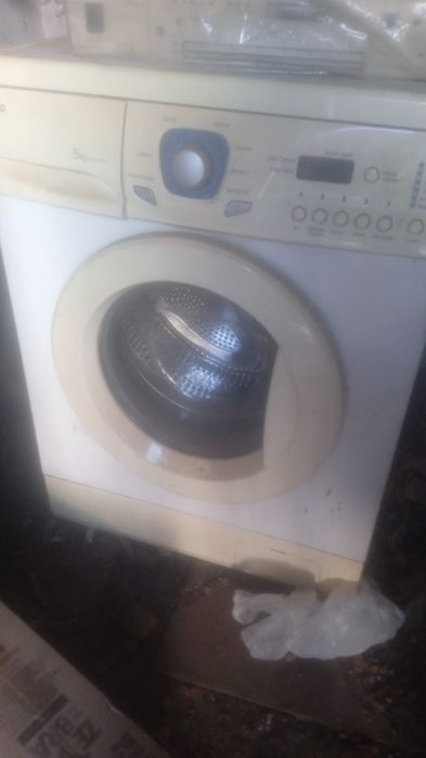 Стиральные машины в рабочем состоянии.