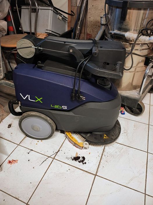 Vând mașina de pardoseli compactă