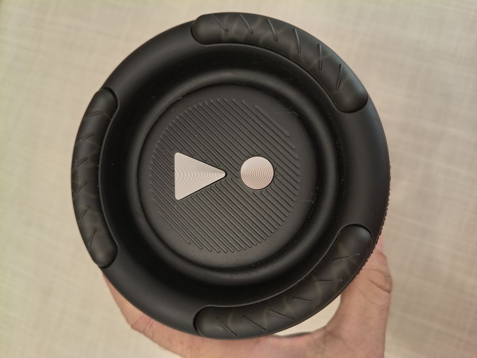 Vând JBL Xtreme 3 în stare impecabilă,