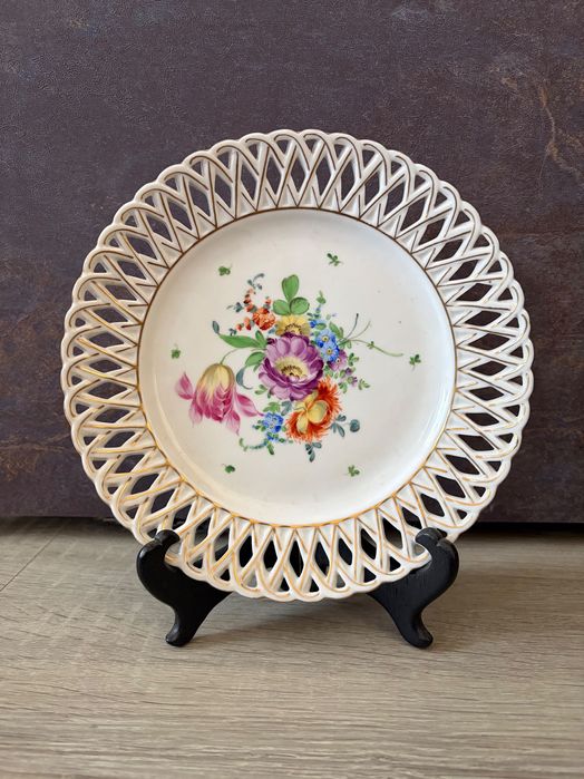 Дрезденска декоративна чиния от студиото на Helena Wolfhaon