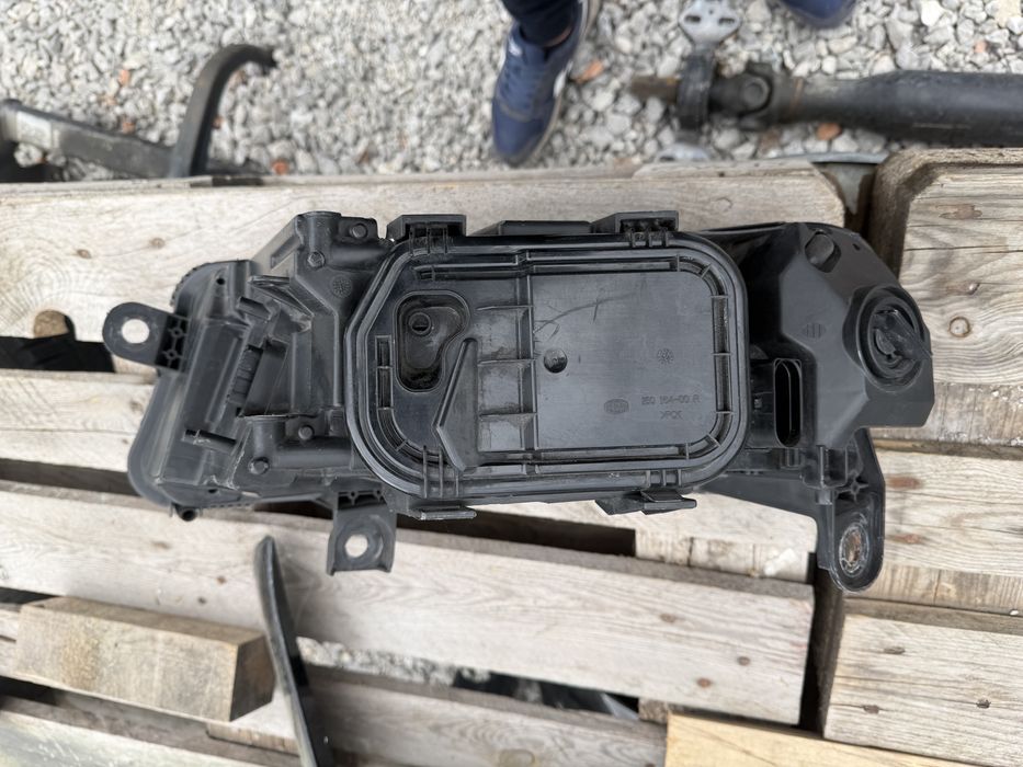 Фар Audi A6 2006 год.-