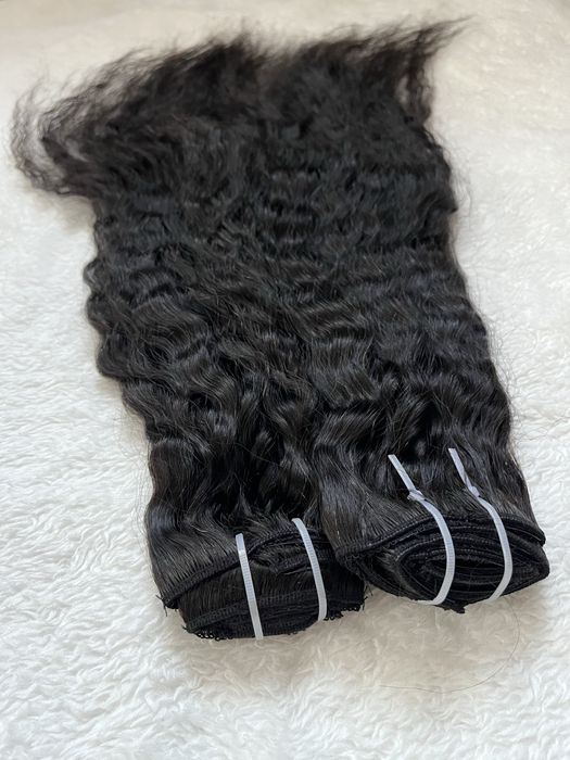 Детствена черна чуплива коса на щипки