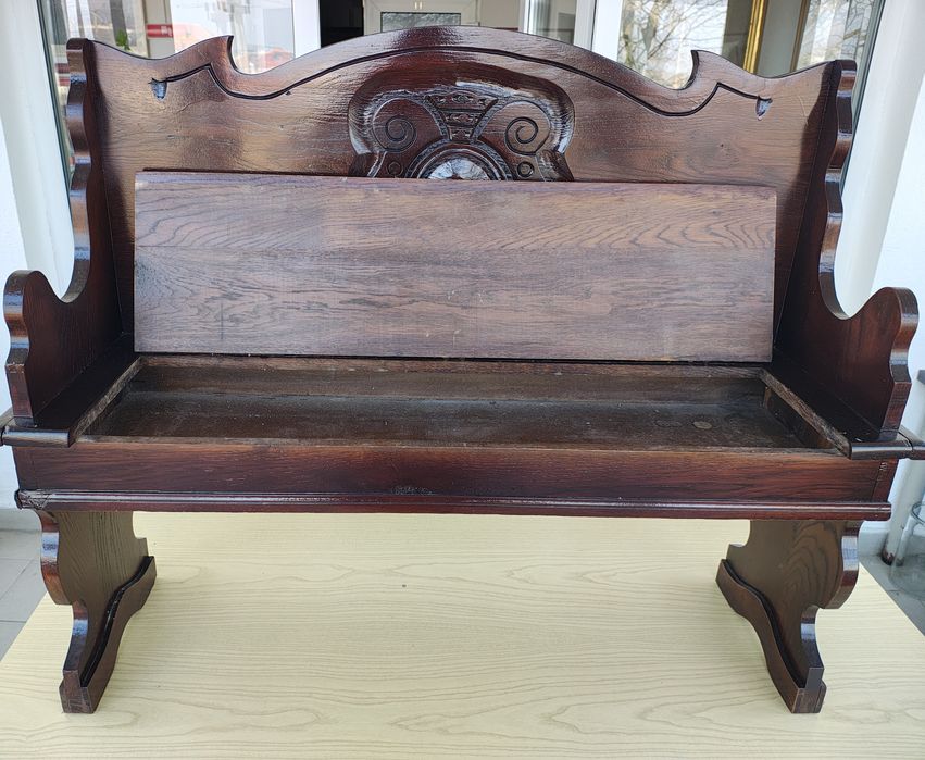 Bancuta lemn masiv cu ladita depozitare, veche,lucrata manual