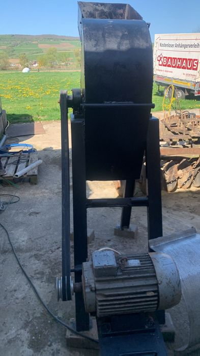 Vand moara cu ciocanele