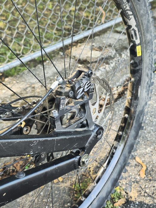 Bicicleta downhill Canyon torque frx