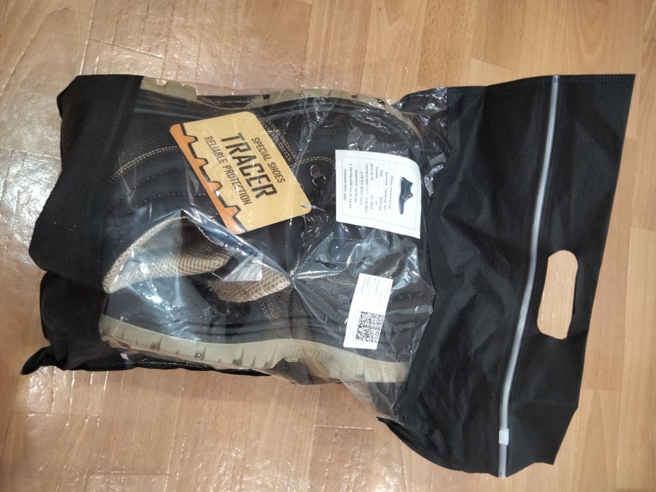 Продам Спец одежду и спец ботинку