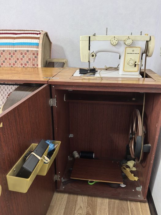 Швейная машина Чайка 142