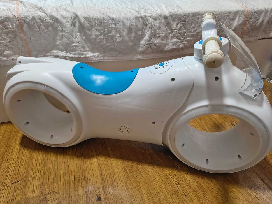 Космически музикален скутер