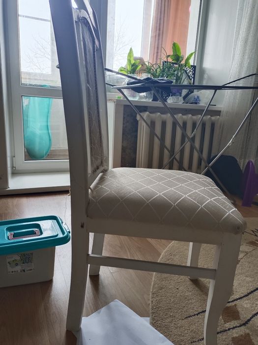 Продам стулья белого цвета