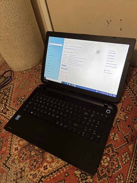 Laptop Toshiba Satellite - 500GB - Windows 10 Pro - Încărcător