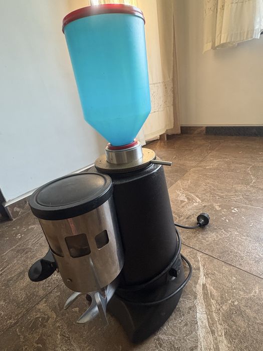 Продавам професионална кафемелачка