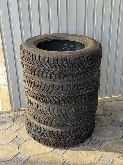 225/65/17 комплект шины зимние