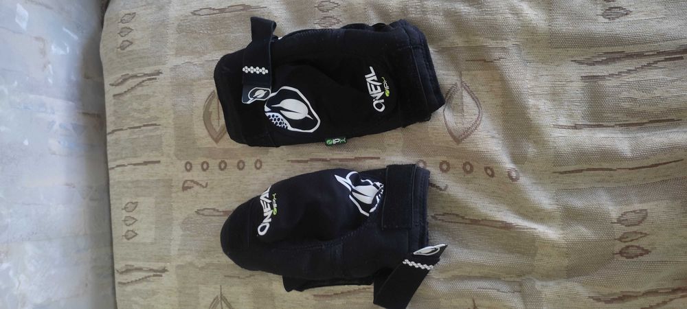 Екипировка за тяло и наколенки