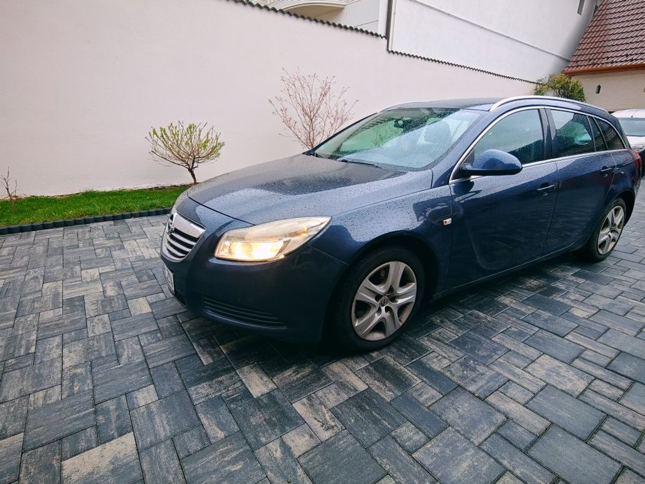 Vând Opel Insignia Sports Tourer 2.0 CDTI