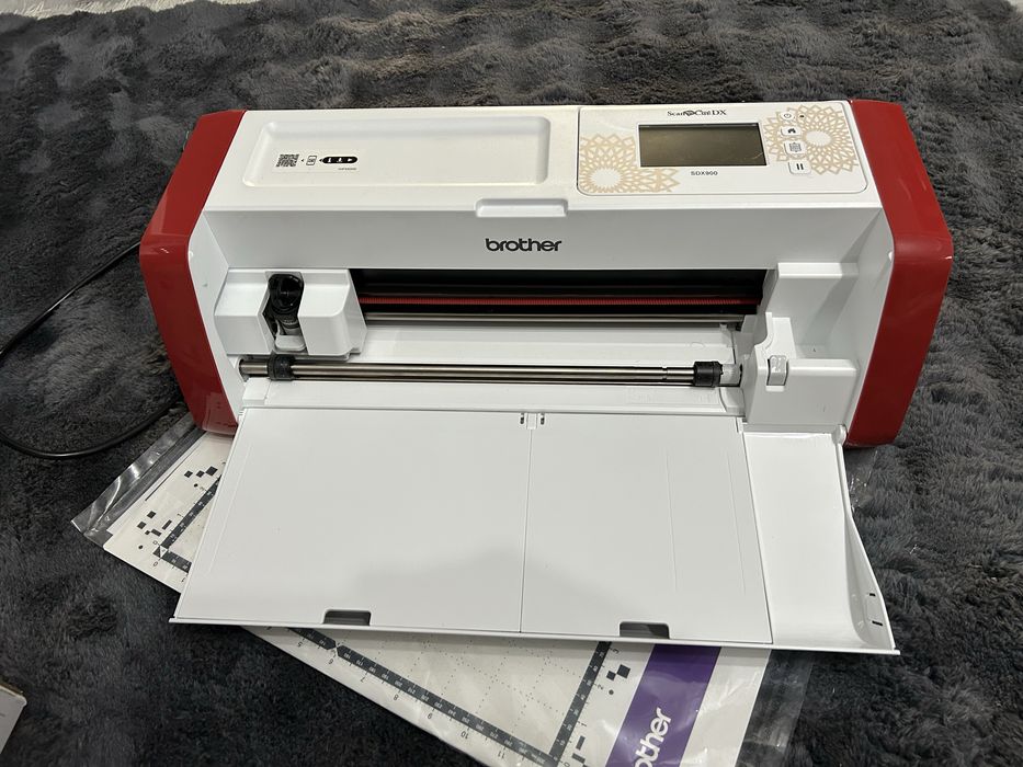 Masina ScanNcut Brother SDX900 scaneaza si decupeaza