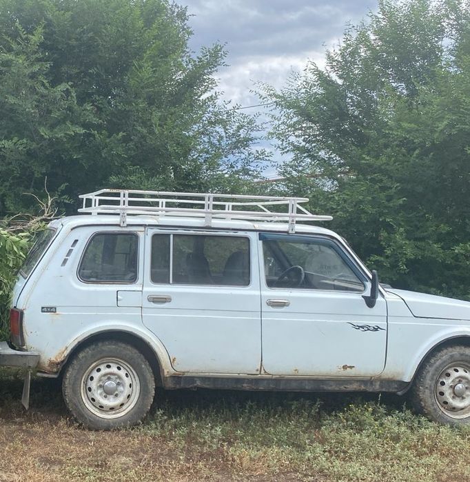 Продам ниву 5ти дверная