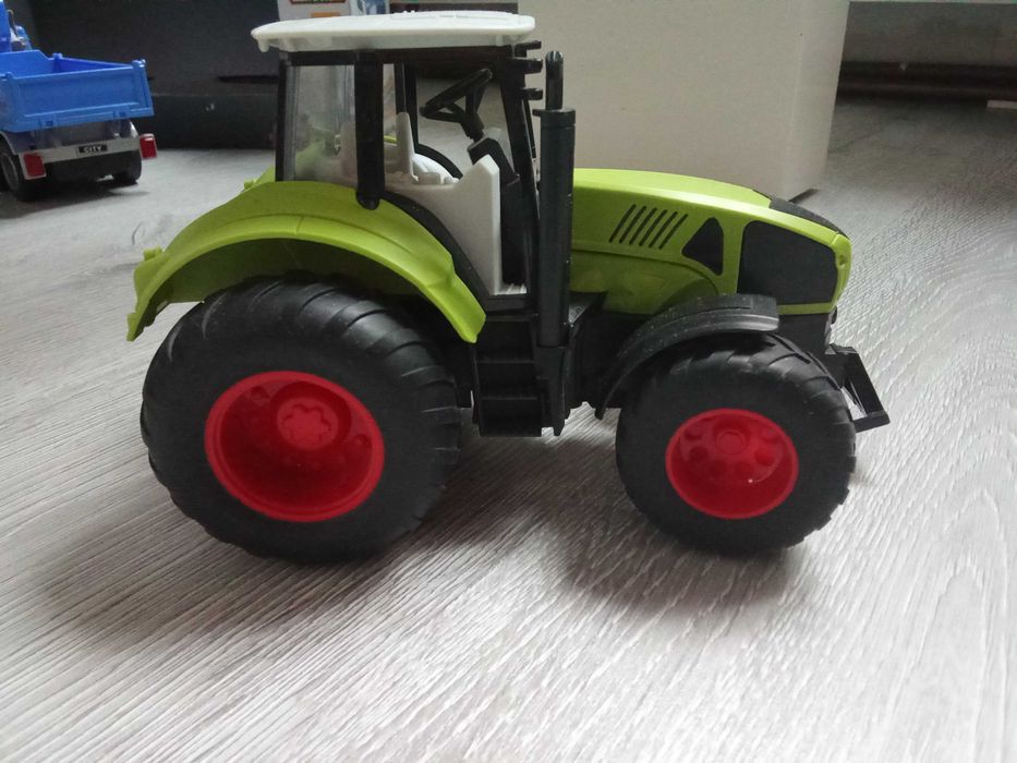Tractor și camion